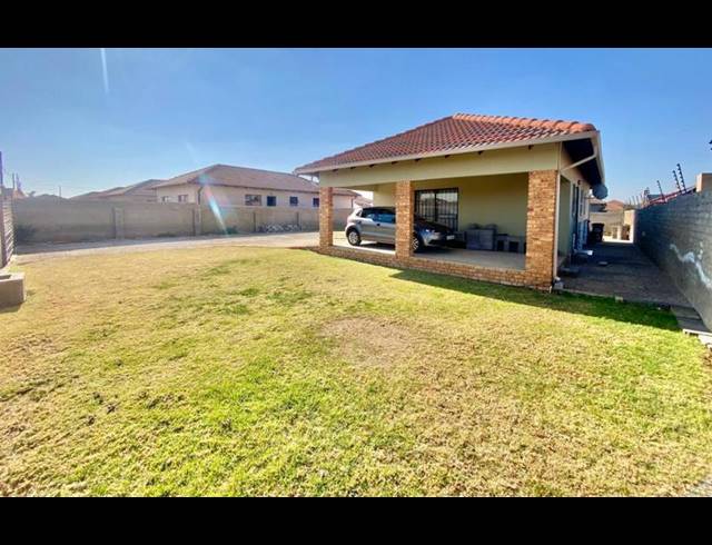 3 BEDROOM HOUSE FOR SALE IN AZAADVILLE GARDENS